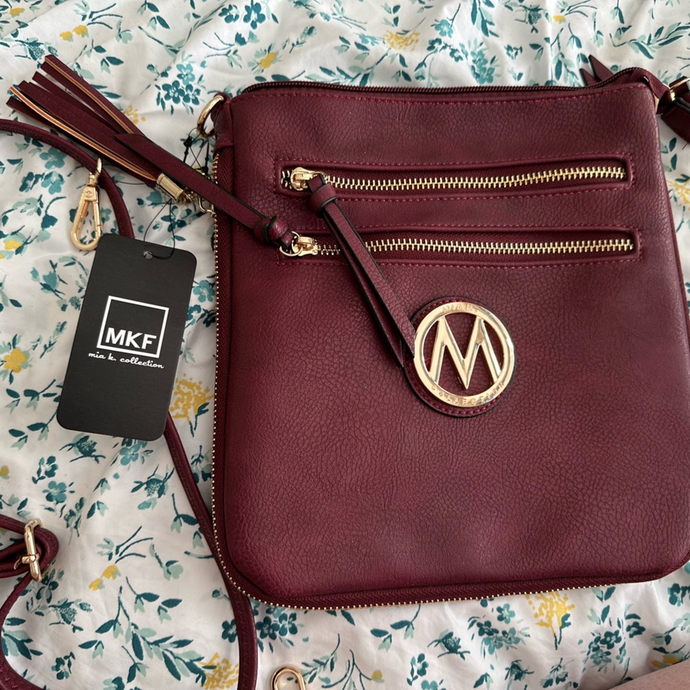 Nwt Mia K Collection cross body in maroon